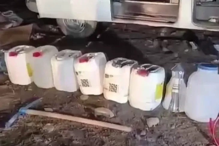 375 litre sıvı metamfetamin ele geçirildi