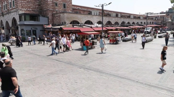 Eminönü'nde Bayram Alışverişi Sessiz Geçiyor
