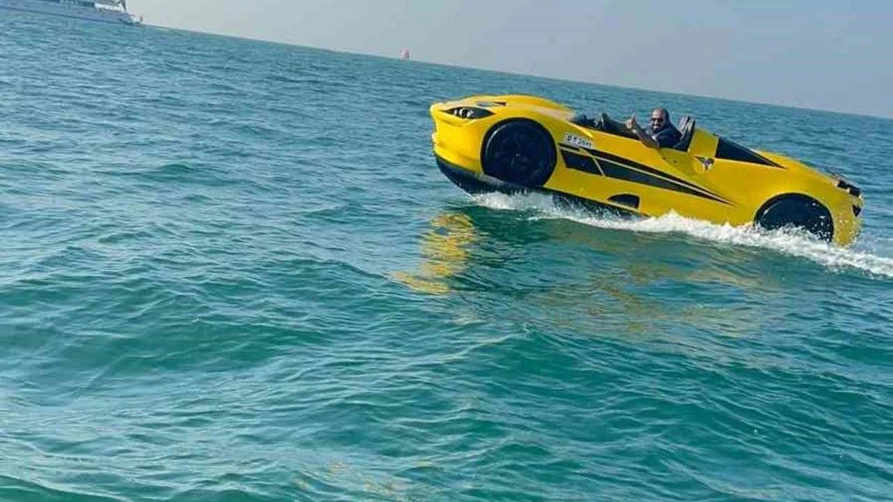 Ferrari görünümlü jet ski