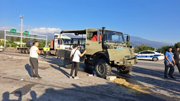 Hatay’da askeri araç tıra çarptı: 10 yaralı