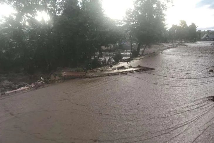 Hindistan'da doğal felaket; 10 ölü