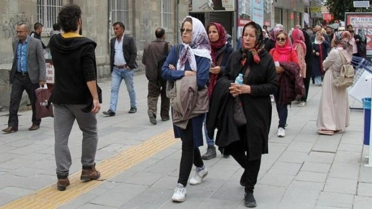 İranlı Turistler Van Esnafına Çifte Bayram Yaşattı