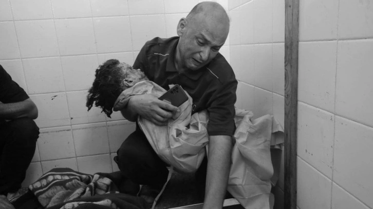 İsrail Gazze'de Sivillere Yönelik Saldırılarına Devam Ediyor