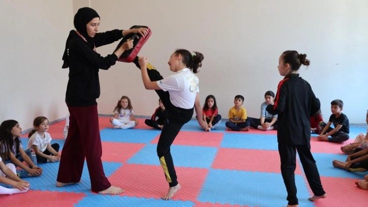 Konya Büyükşehir Belediyesi Öğrencilere Yaz Spor Okulları İle Destek Veriyor