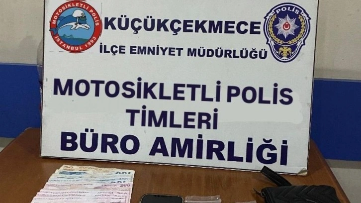 Küçükçekmece'de Polisler Uyuşturucu Zulasını Ortaya Çıkardı