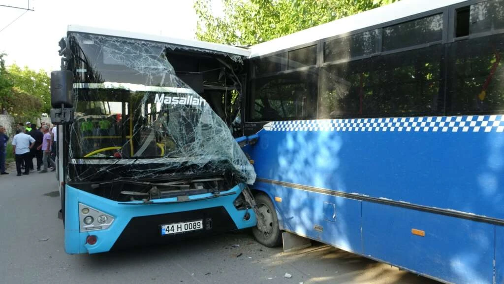 Malatya’da belediye otobüsü ile öğrenci servisi çarpıştı