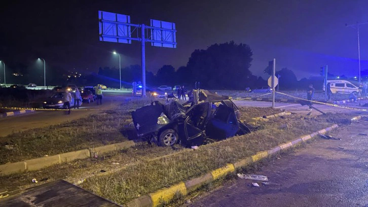 Yolcu otobüsü ile otomobil çarpıştı: 2 kişi öldü, 2 kişi yaralandı