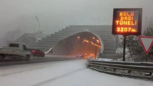 Bolu Dağı’nda kar yağışı devam ediyor