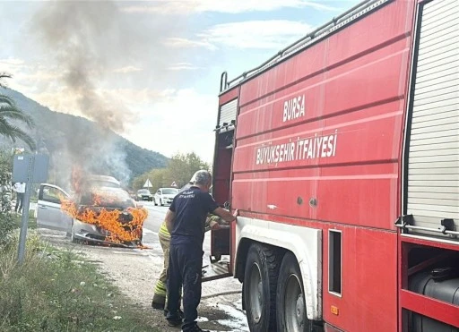 Bursa'da otomobil alev aldı