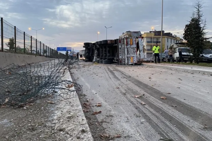 Bursa'da Tır kontrolden çıktı alt yola uçtu : 1 yaralı