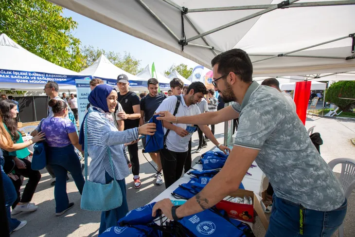 Bursa’da üniversiteli gençlere eğlenceli karşılama