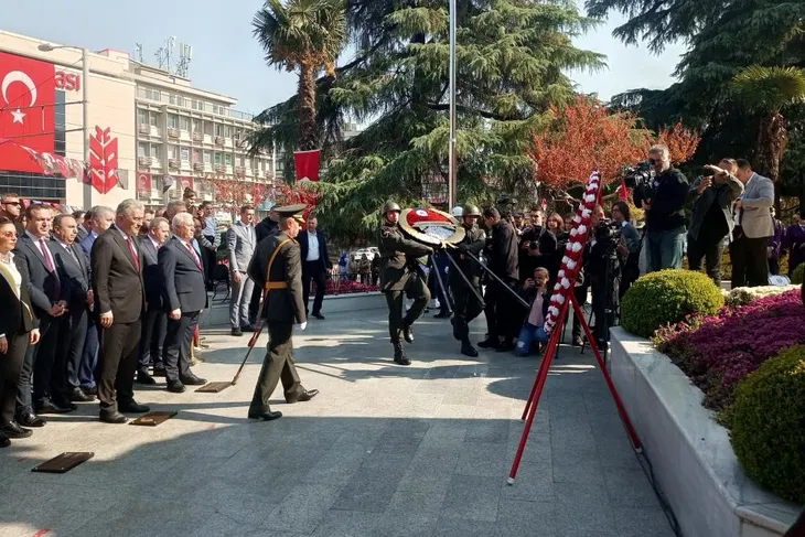 Cumhuriyetin 101. Yılı çelenk töreniyle kutlandı