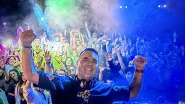 DJ Mert Hakan Türkiye'de Yabancı Turistleri Büyüledi