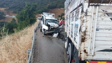 Eğirdir'de Kamyon ve Otomobil Çarpıştı: 5 Yaralı