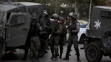 İsrail Askerleri Batı Şeria'da 20 Filistinliyi Gözaltına Aldı