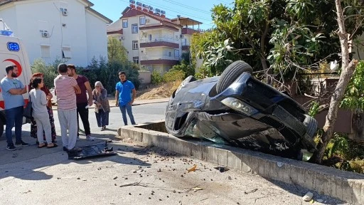 İstinat duvarına çarptı, bahçeye uçtu