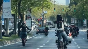 Motosikletli Grup Tehlikeli Oyunlarını Trafiğe Taşıdı