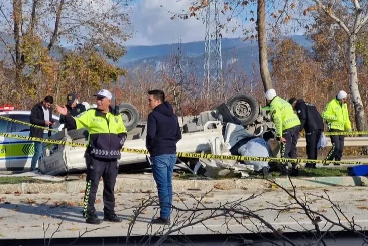 Takla atan kamyonet 2 kişiye mezar oldu