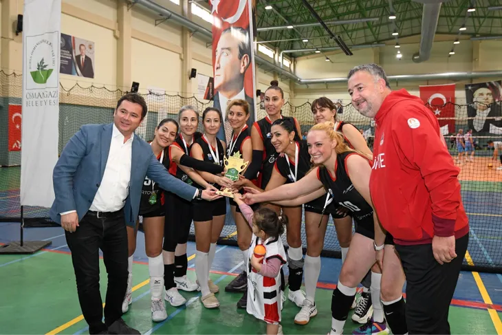 Veteran Voleybol Turnuvası’nda şampiyonlar belli oldu