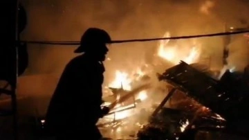 Veysel Karani Mahallesi'nde Çıkan Yangın Söndürüldü